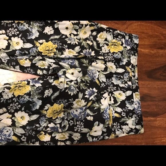 Very Pretty Size 4 Floral Jeans! - Picture 6 of 7
